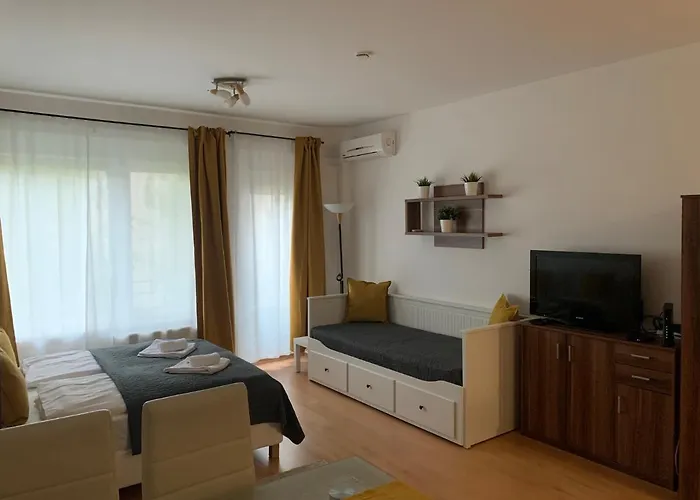 Corvin Fontana Apartamento *